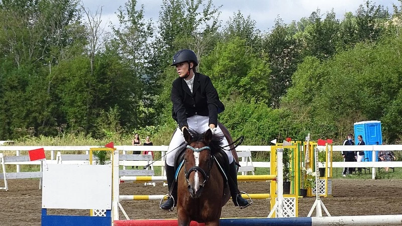 Впервые сахалинский всадник преодолел высоту 130 см на соревнованиях по конкуру
