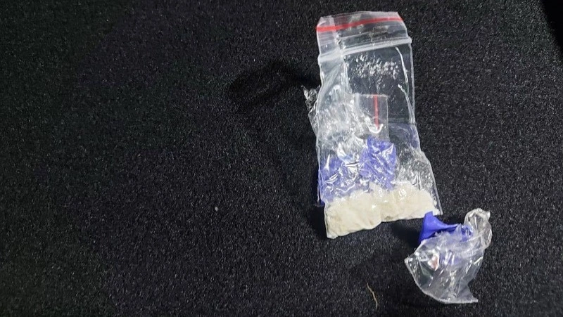 Сотрудники ДПС обнаружили наркотики у подозрительного гражданина в Южно-Сахалинске