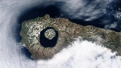 Вулкан Креницына на Курилах попал в топ-4 мест для селфи в России