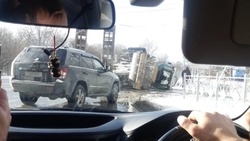 Грузовик и экскаватор для уборки снега попали в ДТП в Южно-Сахалинске 6 декабря