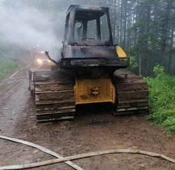 Бульдозер загорелся в Корсаковском районе вечером 21 июня