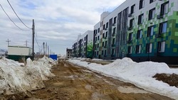 «Ходим по болоту»: жильцы «Грин Тауна» в Южно-Сахалинске возмущены состоянием дорог