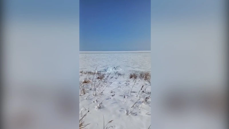 Льдина с рыбаками откололась от припая в Корсаковском районе 6 марта