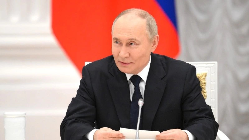 Путин провел совещание по экономическим вопросам на площадке ПМЭФ