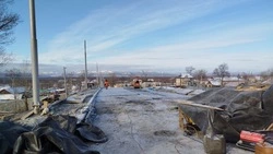 Рабочие скоро начнут укладывать асфальт на строящемся путепроводе в Долинске