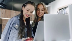 Мошенники арендуют банковские карты сахалинцев, чтобы набрать кредитов