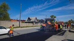 На Холмском шоссе полным ходом идет ремонт дорожного полотна
