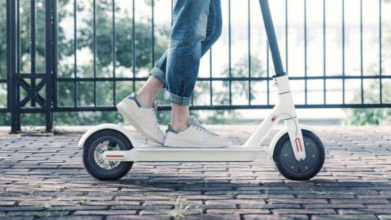 Сахалинцы пожаловались на детей на самокатах, выезжающих под колеса автомобилей