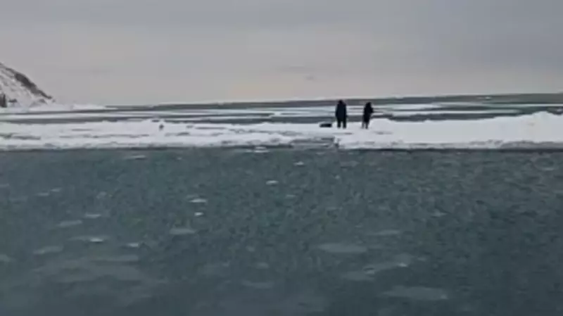 На Сахалине оторвало лед с рыбаками и ребенком