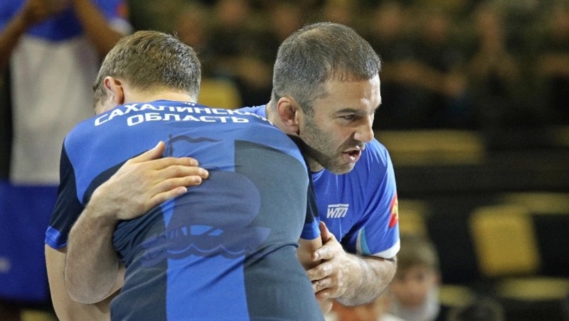 Чемпионы мира по вольной борьбе провели мастер-классы для спортсменов Сахалина 