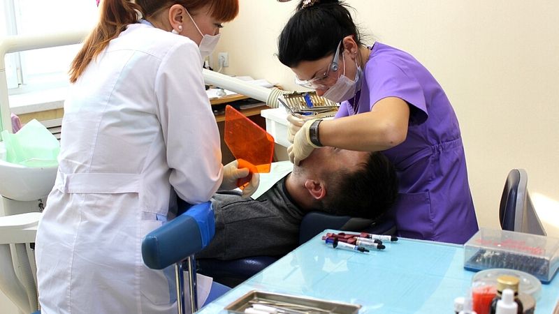 Сахалинский медколледж вновь будет готовить зубных техников