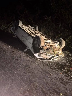 «Внутри никого»: перевернутый «Марк» обнаружили на холмской трассе