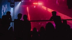 Пока вы спали: убийство в клубе, драка с трансгендерами и стрельба в Южно-Сахалинске