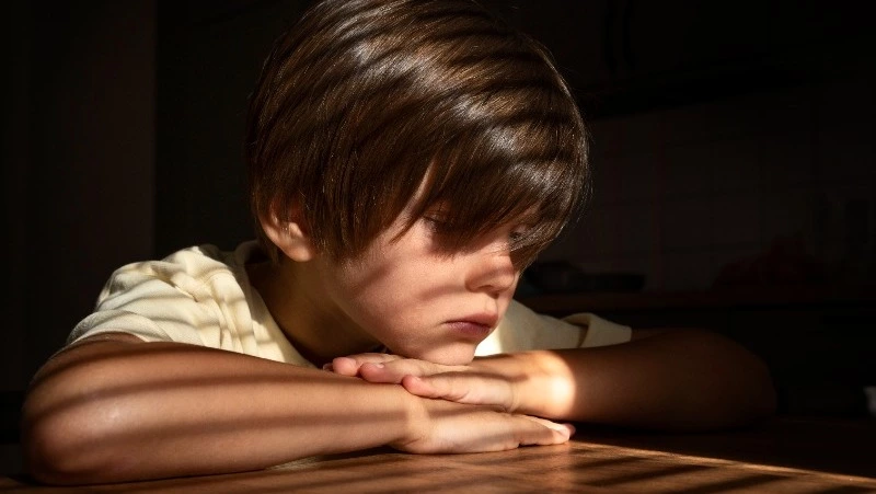 Женщина бросила двоих детей на неделю без присмотра в Александровске-Сахалинском