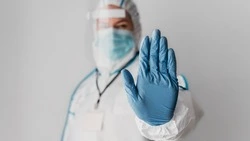 Заболеваемость коронавирусом в Сахалинской области снизилась на 61% за неделю 