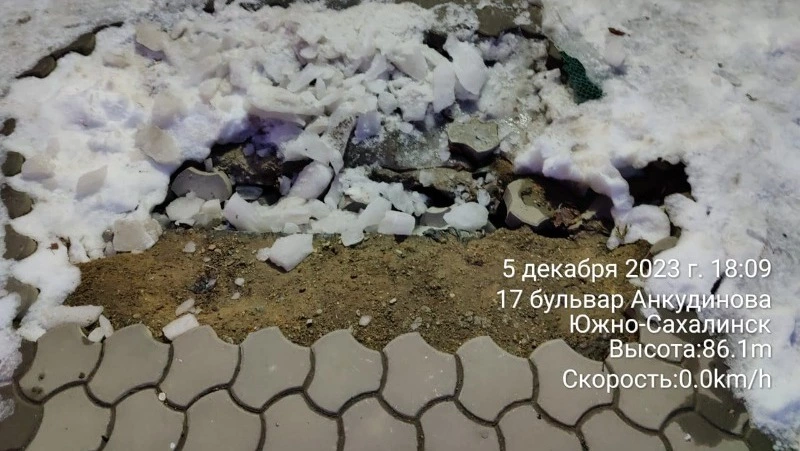 Житель Южно-Сахалинска пригрозил администрации прокуратурой из-за провала тротуара