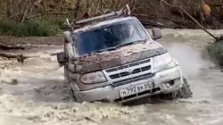 Сахалинские экстремалы окунулись в послециклонную грязь и проплыли через затопленные тоннели