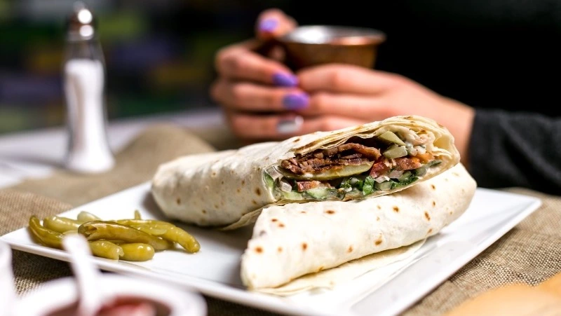 Более 10 нарушений обнаружили в кафе и столовых на Сахалине