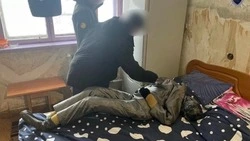 Жителя Корсакова обвинили в убийстве сожительницы в ходе ссоры