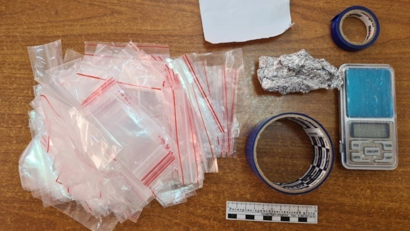 Женщина из Холмска предстанет перед судом за покупку и продажу наркотиков