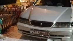 Автомобиль на тротуаре помешал скорой помощи в Южно-Сахалинске утром 19 декабря