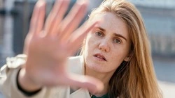 Удерживали час: в Томари за похищение женщины посадили двоих преступников 