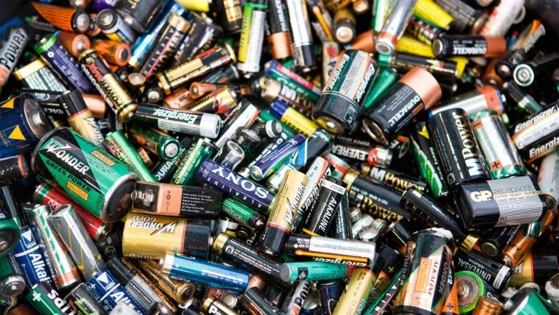 Точки сбора батареек открыли в школах Южно-Сахалинска