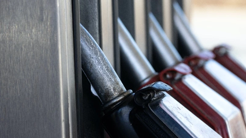 В Южно-Сахалинске вторую неделю не дорожает бензин