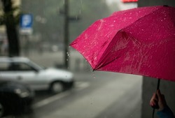 Из-за мощного дождя в Курильске перенесли линейку 1 сентября