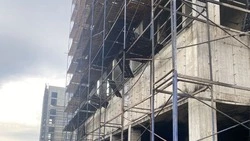 МЧС опубликовало кадры последствий пожара в строящемся общежитии СахГУ