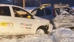 Странное ДТП спровоцировал водитель такси в Южно-Сахалинске