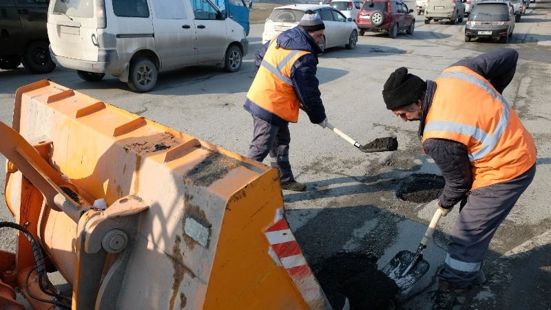 На Сахалине ямочный ремонт планируют доделать до Дня России