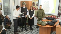 Школьников научили основам начальной военной подготовки на Сахалине