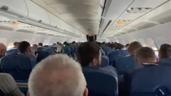 Крики и тряска: пассажиры пережили экстремальный взлет из Южно-Сахалинска