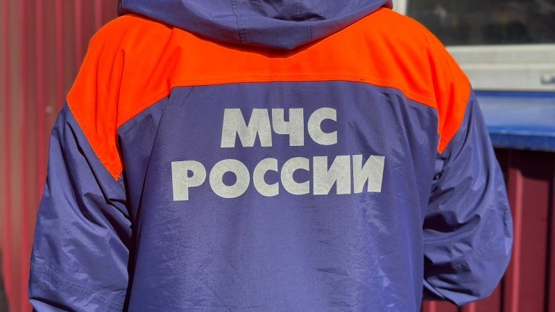 Восемь человек тушили цистерну с водой в Корсакове 