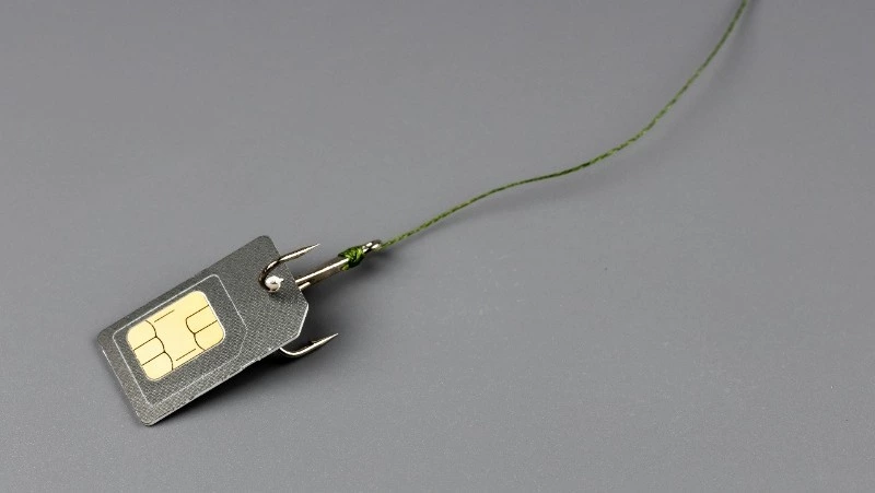 Сахалинец украл 39 тысяч рублей с чужого банковского счета, воспользовавшись найденной SIM-картой