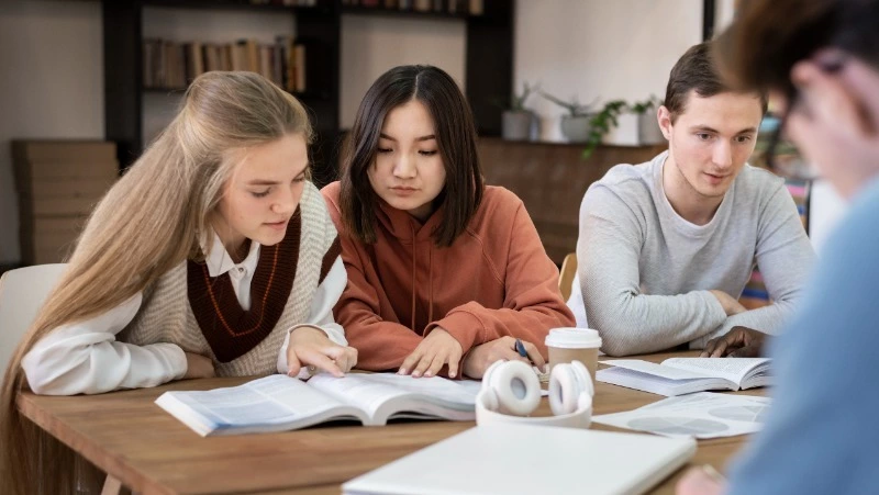 Соберем рюкзак ученика 9-11 классов: список к 1 сентября от Sakh.online