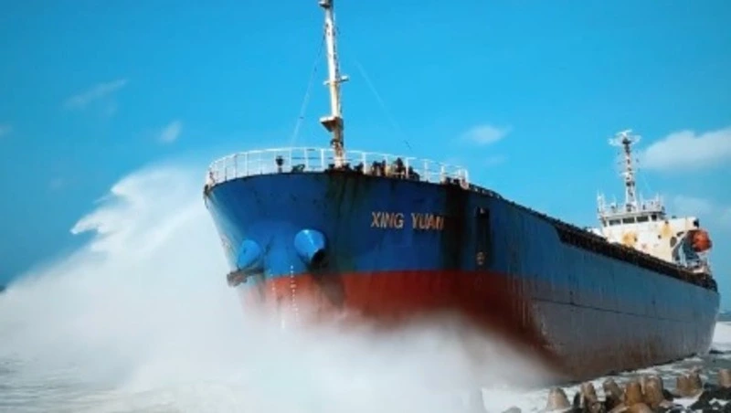 Китайское судно у берегов Холмска утилизируют в конце 2022 года