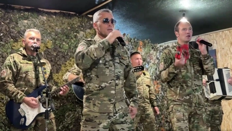 Артисты фронтовой творческой бригады ансамбля навестили сахалинцев в зоне СВО