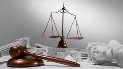 Женщина работала в мэрии двух районов с поддельным дипломом на Сахалине и Курилах