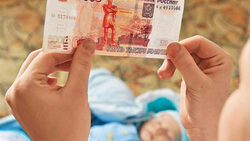 Ежемесячные доплаты сахалинцам на детей увеличат
