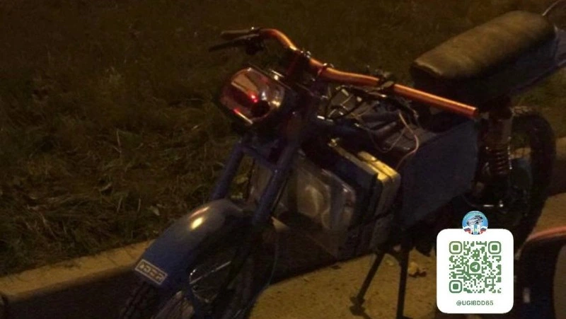 Подросток с другом на самодельном мопеде попал в аварию в Южно-Сахалинске, оба в больнице