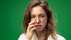 Врач-невролог Элен Мхитарян рассказала, к какому врачу сходить в случае появления отеков