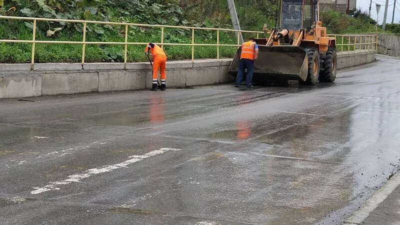 После оглушительного успеха лужи-блогера на Сахалине вышла в соцсети река