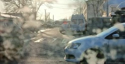 Женщина попала под колеса машины в Южно-Сахалинске