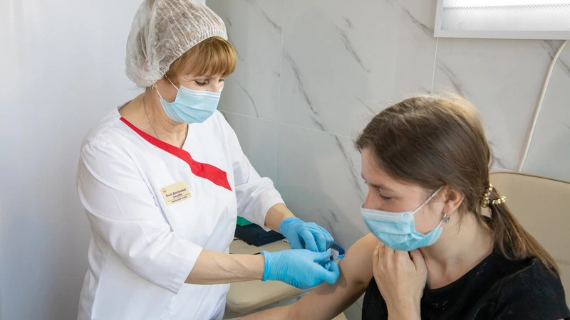 Промедление смерти подобно. Врачи призывают сахалинцев и курильчан вакцинироваться от COVID-19