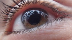 Две частные клиники Сахалина будут лечить пациентов от катаракты по ОМС