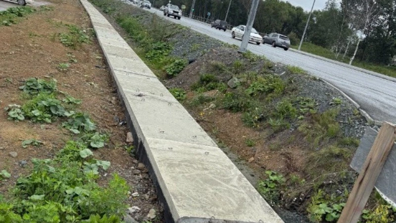 Канализационные стоки отвели с территории ресторана в Южно-Сахалинске