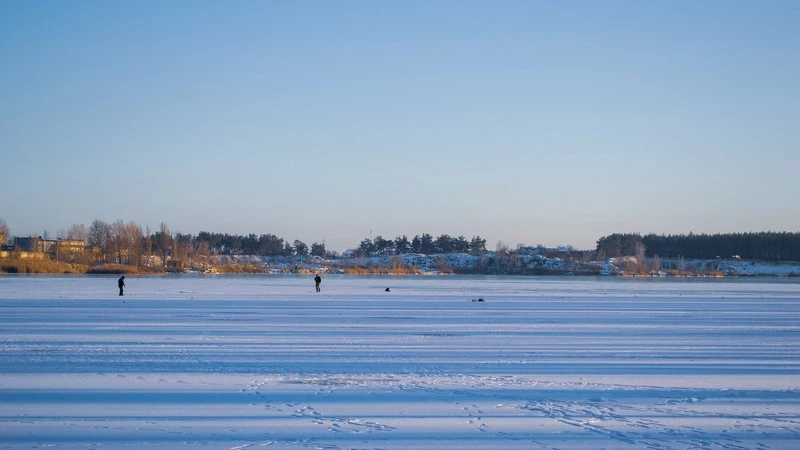 Сотрудники МЧС спасли в Корсаковском районе рыбака, который потерялся на льду