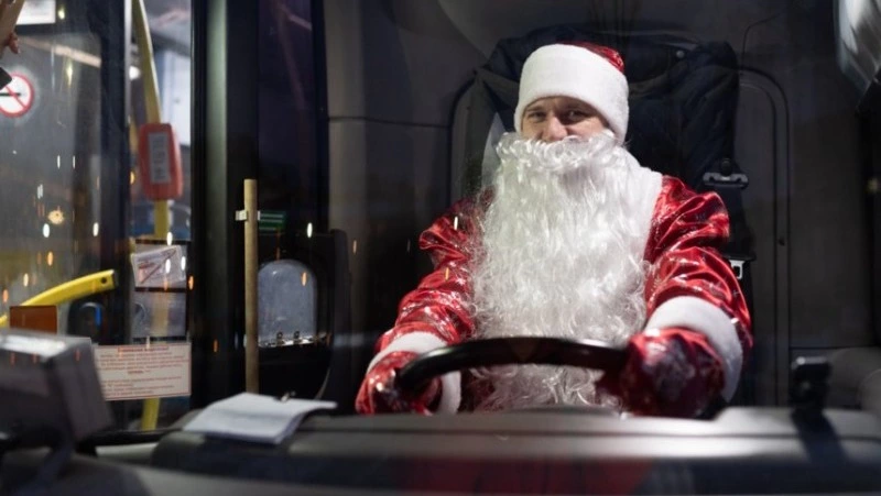 Первый ДедМоробус проедет по Южно-Сахалинску